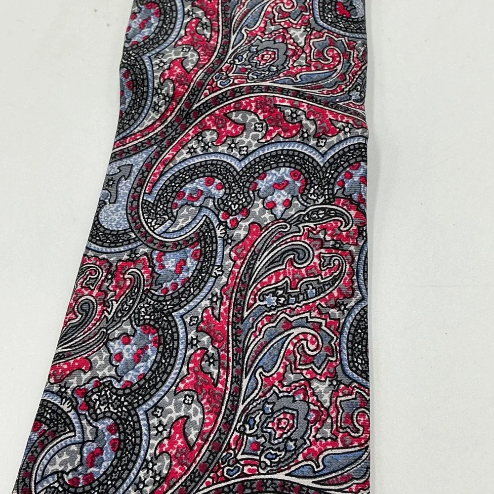 Barneys New York‎ Mens Paisley Silk Tie Red Blue Gray Hand Sewn Imported Fabric